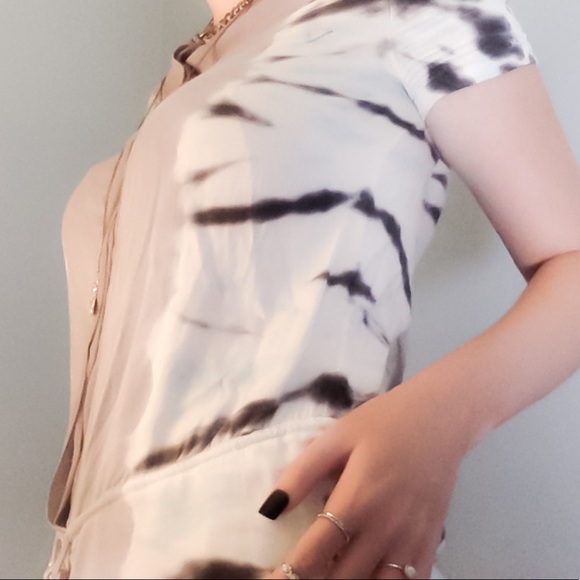 Light Grey Romper with TyeDye Design - Picture 4 of 6